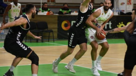 Берое разгроми македонци на баскетбол