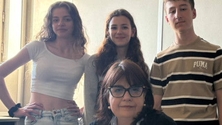 Наталия са София, Карина и Деян