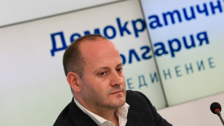 Евродепутатът от Демократична България Радан Кънев не вижда причина българският