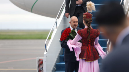 Президентът Румен Радев на пристигане в Казахстан