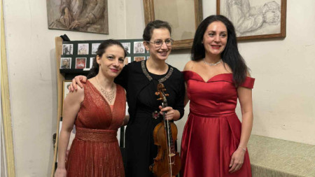 Три българки с концерт 