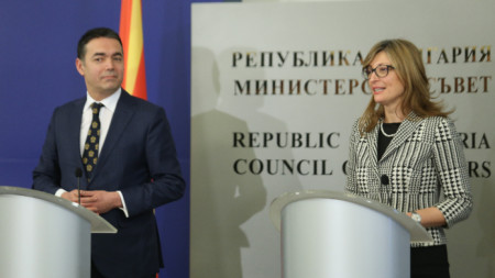 Външният министър Екатерина Захариева и колегата ѝ от Северна Македония Никола Димитров
