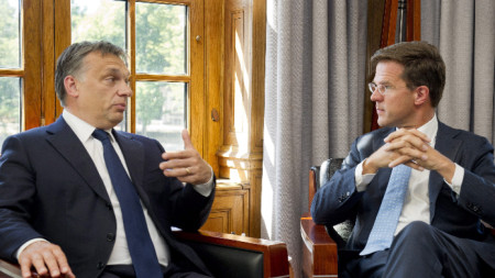 Виктор Орбан (вляво) и Марк Рюте