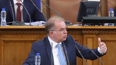 Радомир Чолаков на трибуната на НС.
