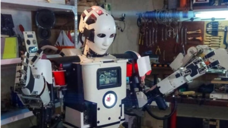 Първият български хуманоиден робот Роки 