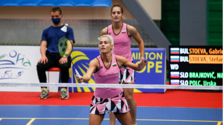 Габриела (на преден план) и Стефани Стоеви.са на четвъртфинал в Базел.