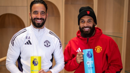 Аморим (вляво) и Мбемо с наградите си.