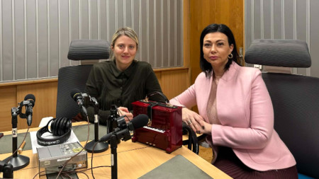 Ралица Евтимова и водещата на предаването 