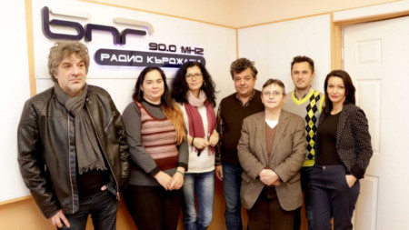Радио Кърджали е с най-малкия екип от регионалните радиостанции на БНР, но вече е сред Топ 30 на най-слушаните в страната. 