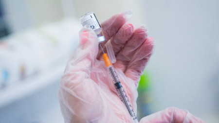 Подвижен екип на РЗИ Кюстендил ще поставя Сovid ваксини по предприятията