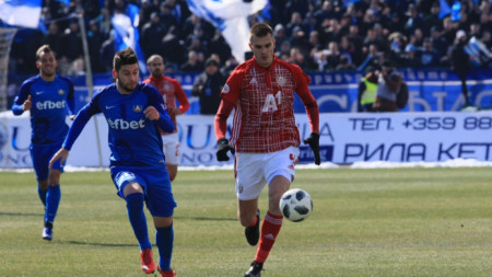 Дербито между Левски и ЦСКА София в неделя ще бъде пред зрители.