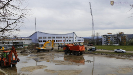 Във Велико Търново започна изграждането на нов футболен терен западно