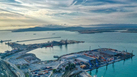 Частният пристанищен оператор обяви Ден на отворените врати на 19 февруари, за да убеди бургазлии в безопасността на съоръженията