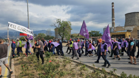 Служителите на Топлофикация Сливен излязоха на протест в подкрепа на