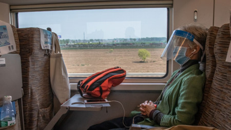 Пътник във влака, пътуващ от Ухан за Пекин -  15 април 2020 г.