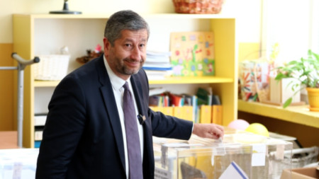 Христо Иванов гласува за изборите 