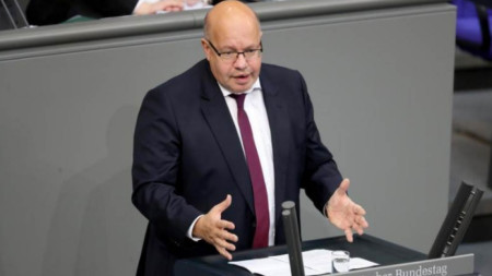 Германският финансов министър Петер Алтмайер приветства в сряда съгласно