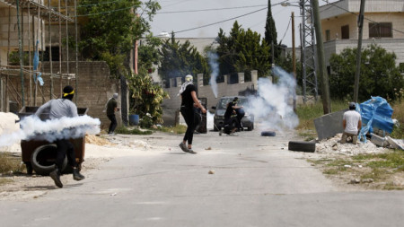 Сблъсъци между палестински демонстранти и израелески войници след демонстрация срещу израелско селище на земите на село край Наблус на Западния бряг на река Йордан, 5 май 2023 г.