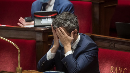 Френският вътрешен министър Жералд Дарманен по време на дебатите в Националното събрание