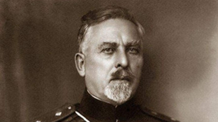 Владимир Минчов Вазов е български офицер  генерал лейтенант Той ръководи българските части по време