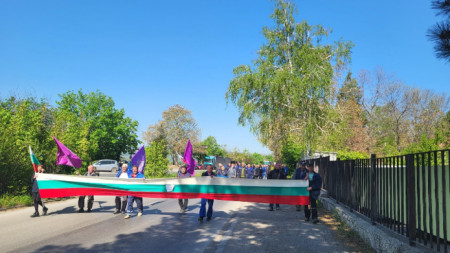 Работници от 