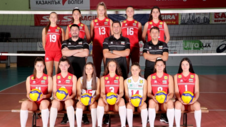 Националният отбор на България за девойки под 18 години който