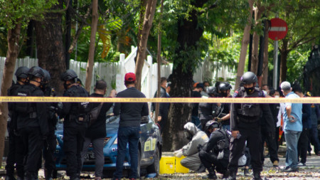 Експлозия пред католическа църква в индонезийския град Макасар столица на