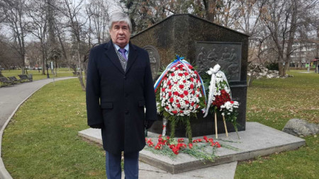 Анатолий Макаров поднесе венци пред паметника на граф Игнатиев в Докторската градина за Деня на дипломата в Русия. 