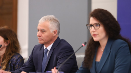 В Министерския съвет се проведе брифинг на вицепремиера Калина Константинова и председателя на ДАНС Пламен Тончев.