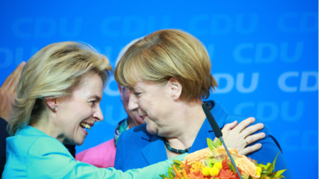 Новата председателка на Европейската комисия Урсула фон дер Лайен и германската кацлерка Ангела Меркел са политически съюзници