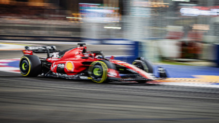 Пилотите на Ферари предимство в двете свободни тренировки преди Гран При на Сингапур