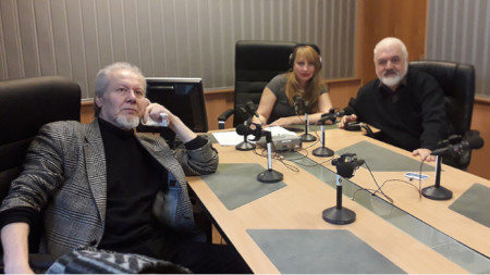 Емил Вълев, Мария Мира Христова и Бойко Ламбовски (отляво надясно) в студиото на програма „Христо Ботев“