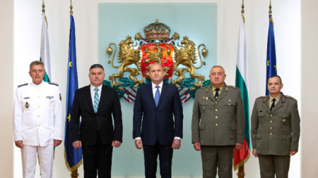 Румен Радев удостои български военнослужещи с висши офицерски звания на