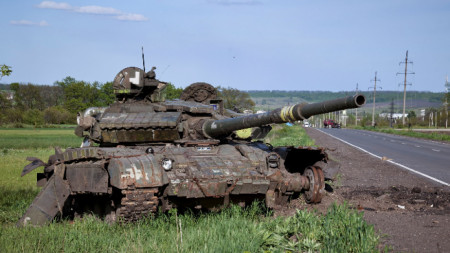 Повреден руски танк край Харков