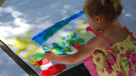 Пленер на тема Цветно лято организира днес Общностният център за