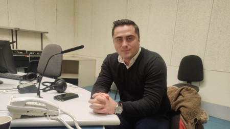 Максим Спасов в студиото на Радио Варна