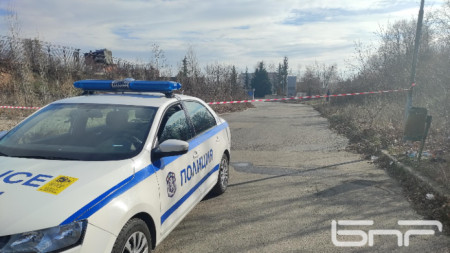Полицията в Сливен издирва неизвестен за сега мъж който снощи