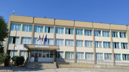 Основно училище „Проф. Димитър Димов“ в Ловеч след строеж в училището