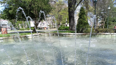 Започна поетапното пускане на фонтаните и чешмичките в Пловдив а част от изкуствените