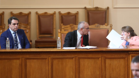 Assen Vassilev (gauche) à l'Assemblée nationale