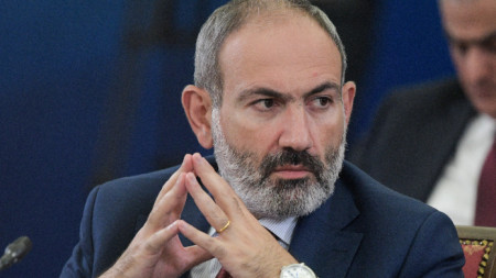 Арменският премиер Никол Пашинян предложи днес руски гранични сили да
