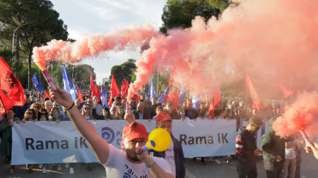 Антиправителствен протест в Тирана