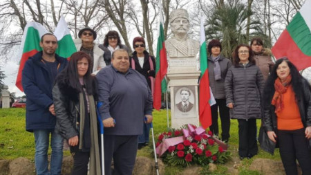 Marian Rusinov y otros búlgaros rinden homenaje al capitán Petko Voyvoda