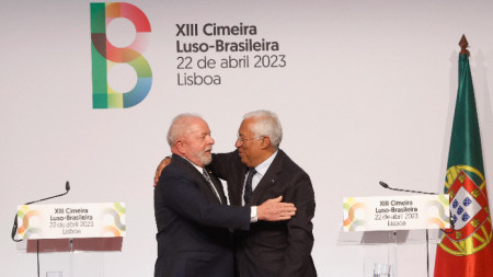 Лула да Силва (вляво) с португалския си колега Марсело Ребело де Соуза, 22 април 2023 г.