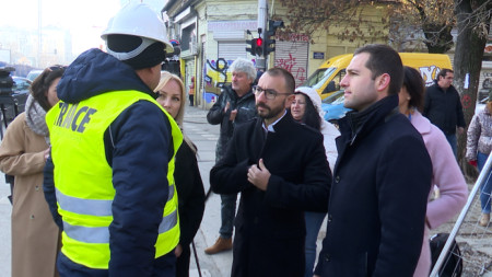 Представители на ГЕРБ-СДС в Столичния общински съвет направиха изявление за медиите на столичните улици „Пиротска“ и „Опълченска“, където се извършва мащабен ремонт. 