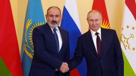 Премиерът на Армения Никол Пашинян и президентът на Русия Владимир Путин - Санкт Петербург, 27 декември 2022