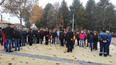 Жителите на село Козаревец в община Лясковец излязоха на протест