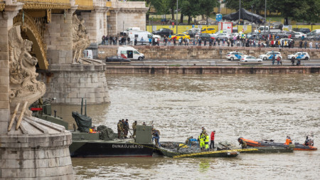 Спасителна акция в Будапеща, след като корабчето се удари с по-голям катер за разходки в река Дунав
