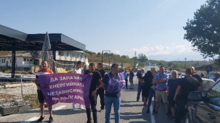 Пътят Кюстендил-Дупница е блокиран. Енергетиците в цялата страна протестират трети ден срещу новите планове за въглищните централи - 1 октомври 2023 г.