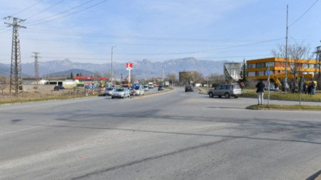 Започна изграждането на ново кръгово кръстовище в Сливен между булевардите